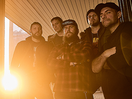 MAYON – Naše tvorba je o emocích. Tematicky se jedná spíše o takovou existenciální poezii. Úzkost, strach, deziluze a přírodní romantika.