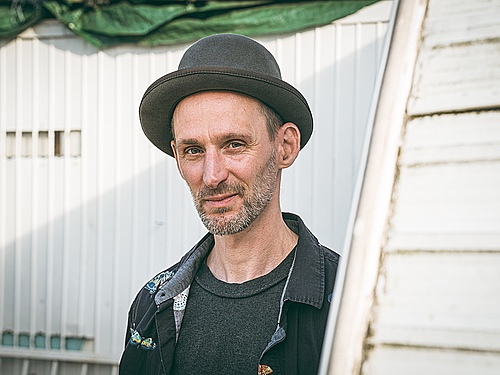 Maťo Mišík (REFLECTIONS OF KARMA) – Začalo to jako nevinný fórek pod příspěvkem na Facebooku, který vedl k nezávaznému jamu v jedné pražské zkušebně.