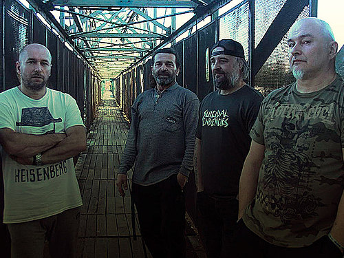 VERPA – Směřujeme více k old school death metalu a v nejnovějších věcech také stále častěji k blackovým a možná sem tam i progresivněji znějícím prvkům.