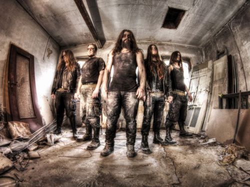 KRÄHENFELD – Těšíme se, až uvidíme, jaká je v Česku metalová scéna a doufáme, že lidi překvapíme právě svými texty v rodném německém jazyce.